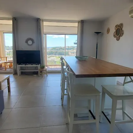 Spacious T4 With Sea And Esterel Views Apartmán