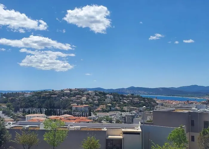 Spacious T4 With Sea And Esterel Views Saint-Raphaël