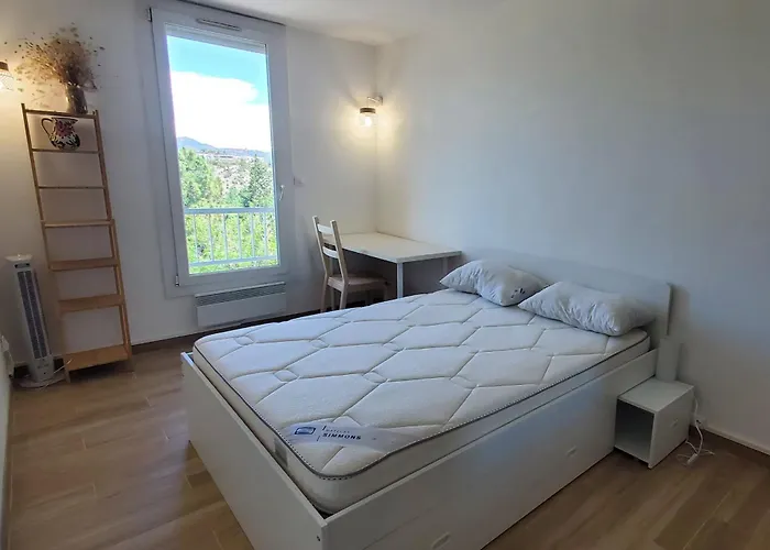 Spacious T4 With Sea And Esterel Views Сен-Рафаель